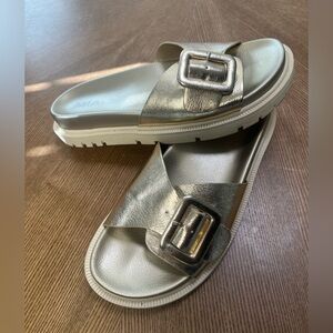 Gold leather buckle sandals with rubber sole size 9 women’s